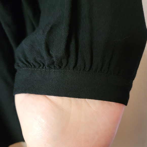 Ella Moss Cold Shoulder Black Top Size M - Picture 5 of 6